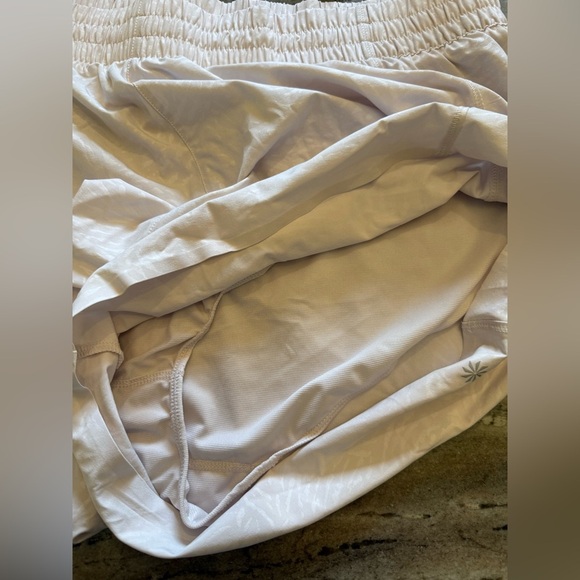 NWOT Athleta Women’s White Gray Printed Lined Hustle 3” Shorts - Size 1X - Picture 7 of 8